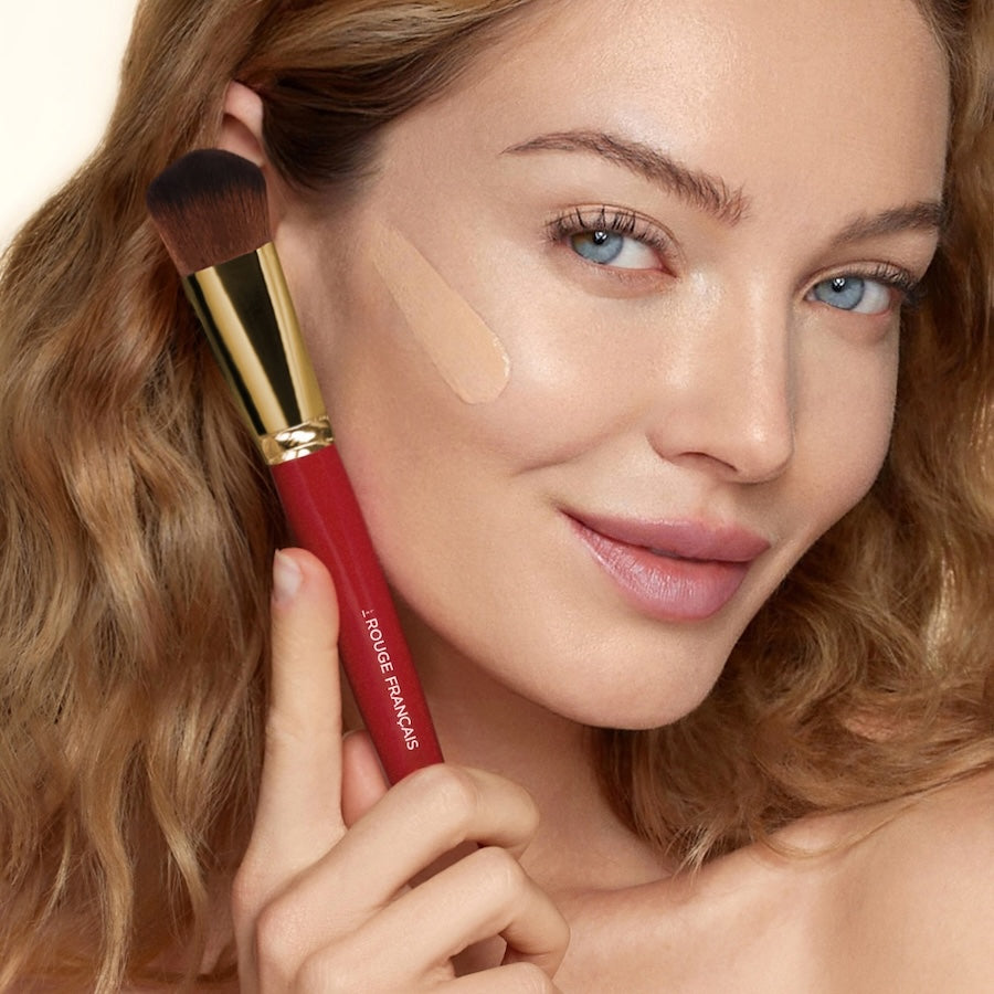 810. Fluid Foundation